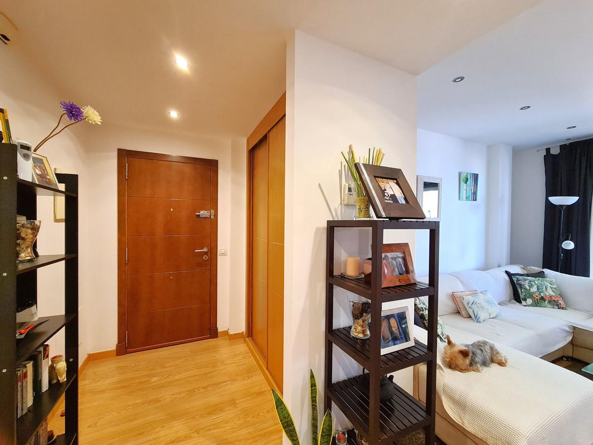 3 Bed, 2 Bath, ApartmentFor Sale, Selwo, Malaga