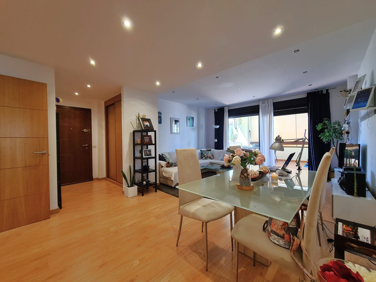 3 Bed, 2 Bath, ApartmentFor Sale, Selwo, Malaga