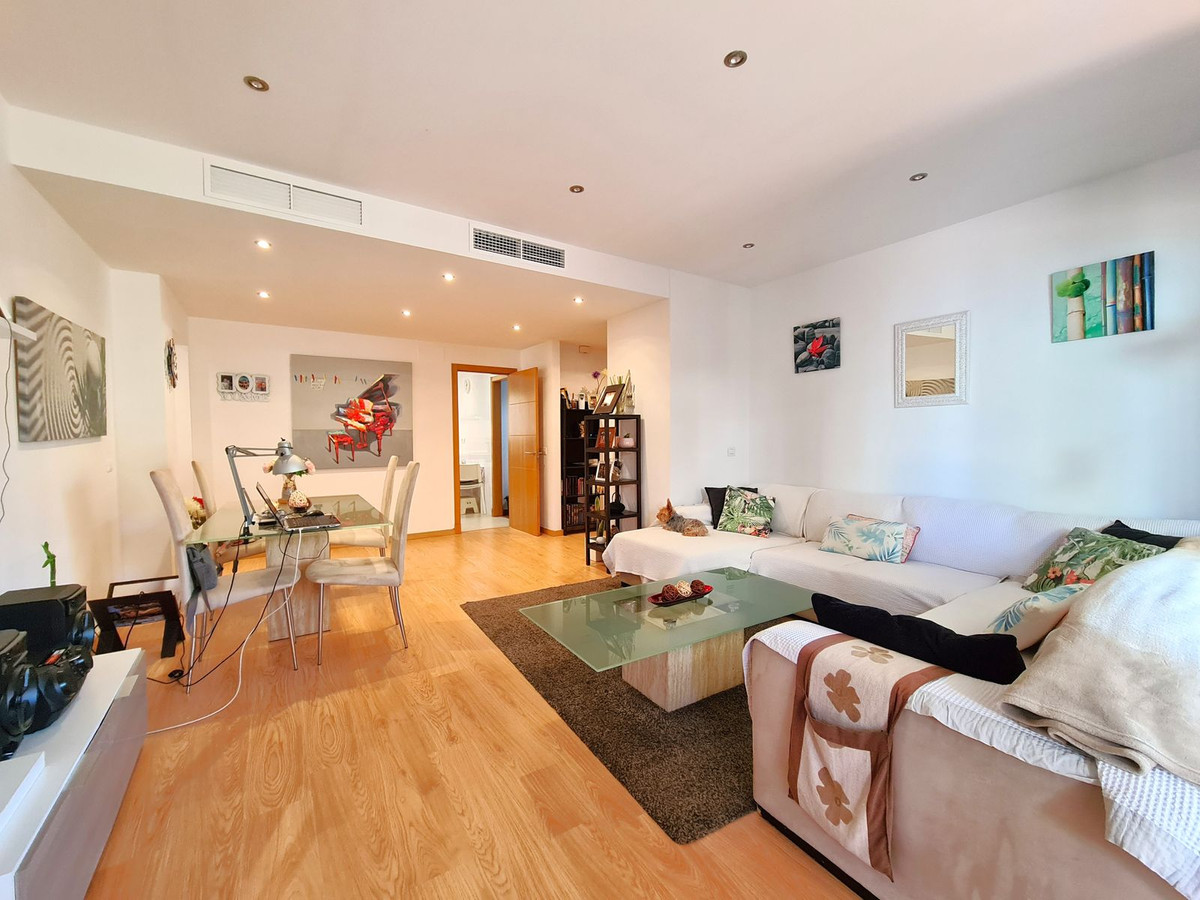 3 Bed, 2 Bath, ApartmentFor Sale, Selwo, Malaga