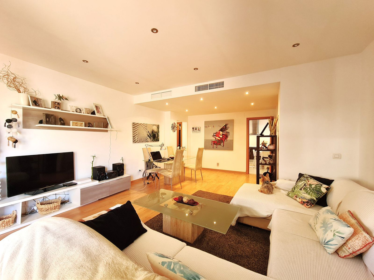 3 Bed, 2 Bath, ApartmentFor Sale, Selwo, Malaga