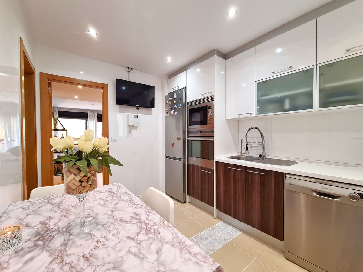 3 Bed, 2 Bath, ApartmentFor Sale, Selwo, Malaga