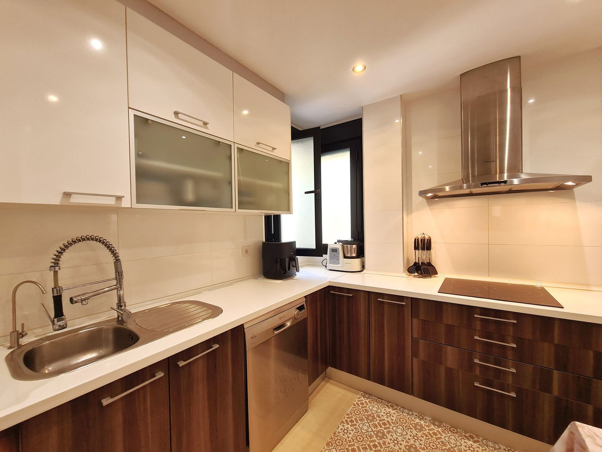 3 Bed, 2 Bath, ApartmentFor Sale, Selwo, Malaga