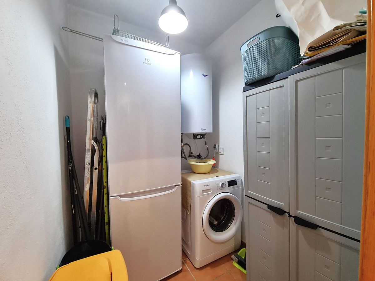 3 Bed, 2 Bath, ApartmentFor Sale, Selwo, Malaga