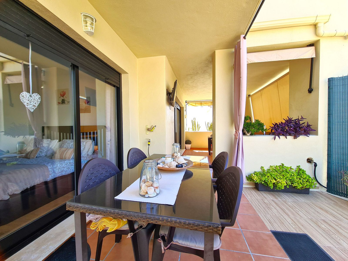 3 Bed, 2 Bath, ApartmentFor Sale, Selwo, Malaga