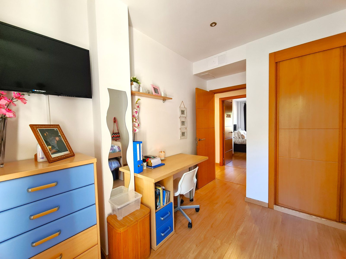 3 Bed, 2 Bath, ApartmentFor Sale, Selwo, Malaga