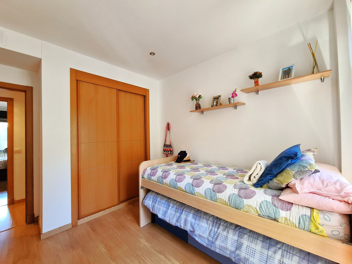 3 Bed, 2 Bath, ApartmentFor Sale, Selwo, Malaga