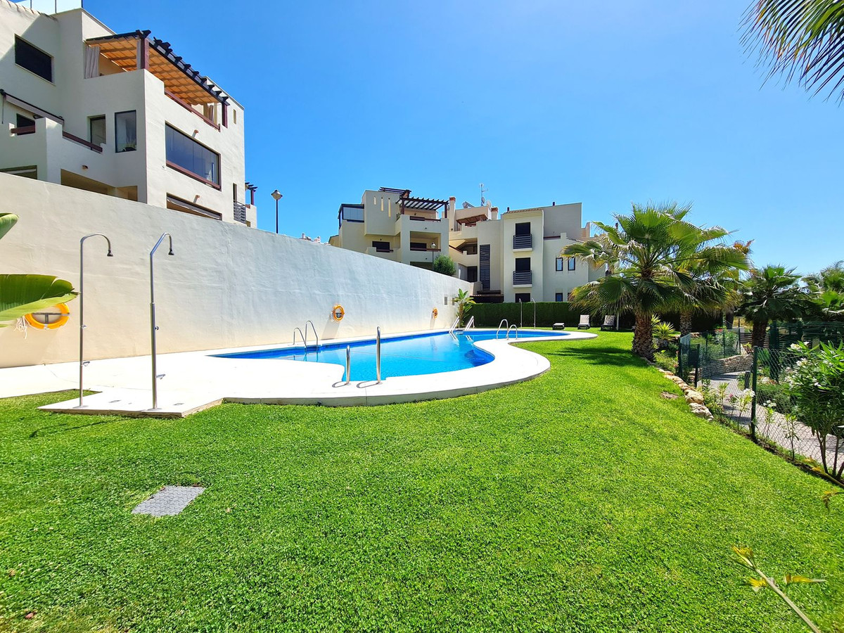 3 Bed, 2 Bath, ApartmentFor Sale, Selwo, Malaga