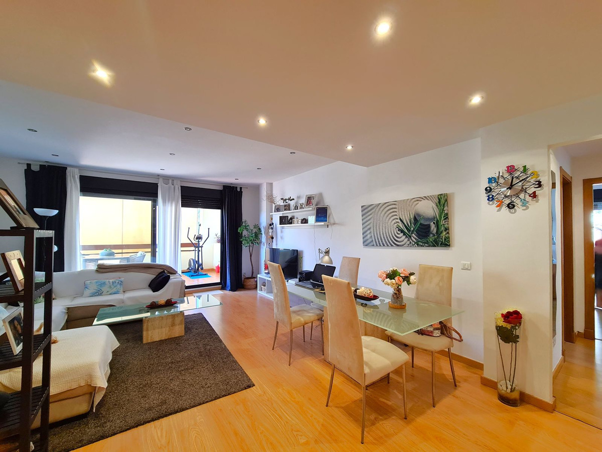 3 Bed, 2 Bath, ApartmentFor Sale, Selwo, Malaga