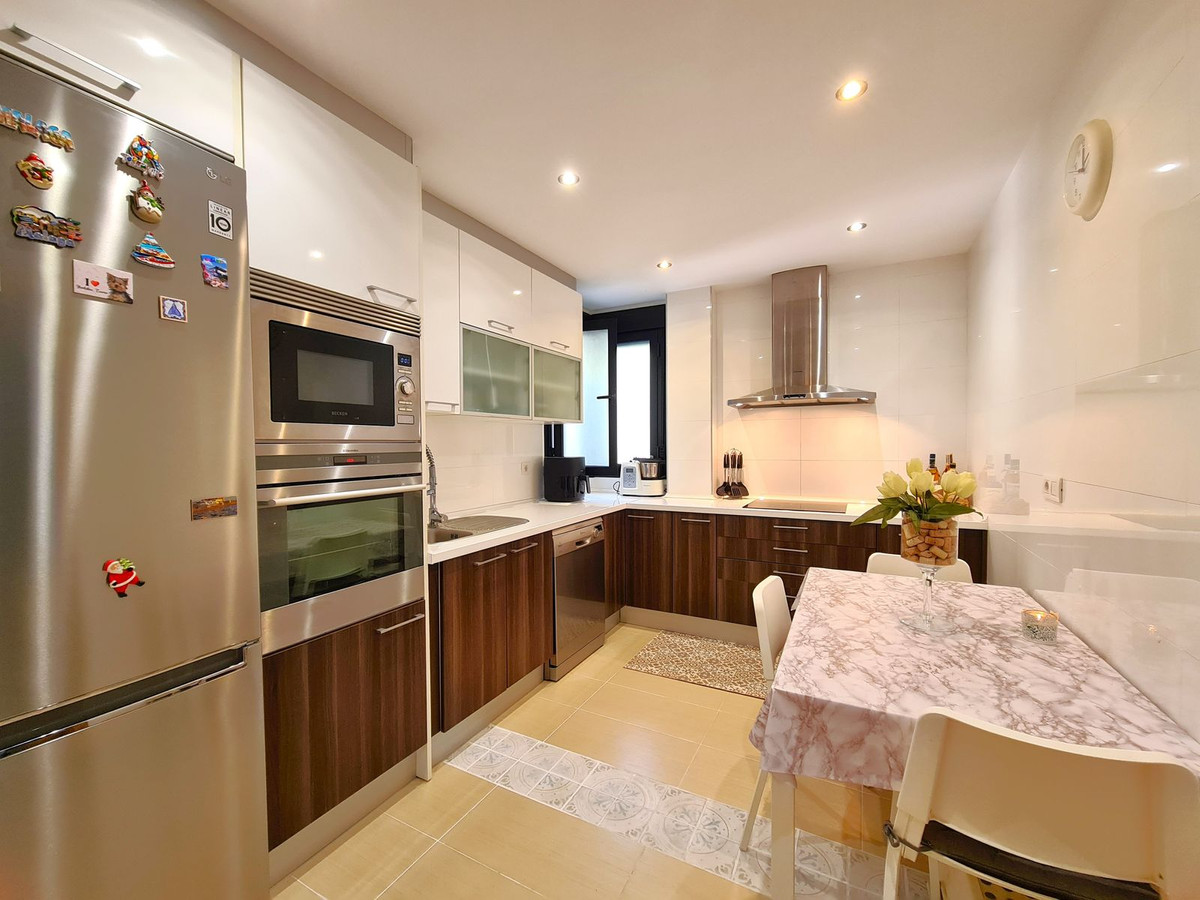 3 Bed, 2 Bath, ApartmentFor Sale, Selwo, Malaga