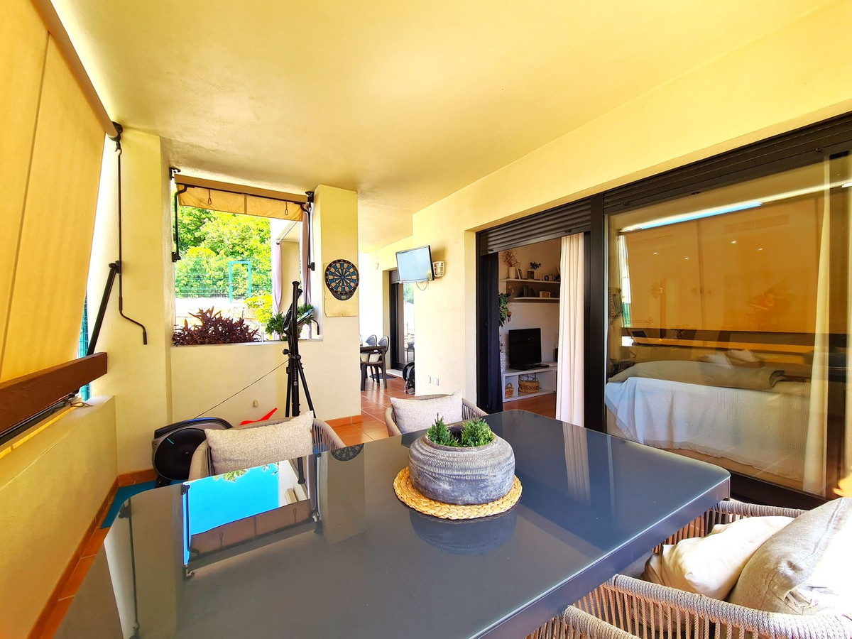 3 Bed, 2 Bath, ApartmentFor Sale, Selwo, Malaga