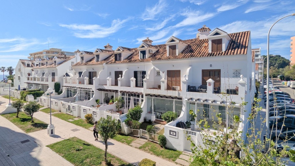 4 Bed, 4 Bath, HouseFor Sale, Fuengirola, Malaga 4 Bed, 4 Bath, HouseFor Sale, Fuengirola, Malaga