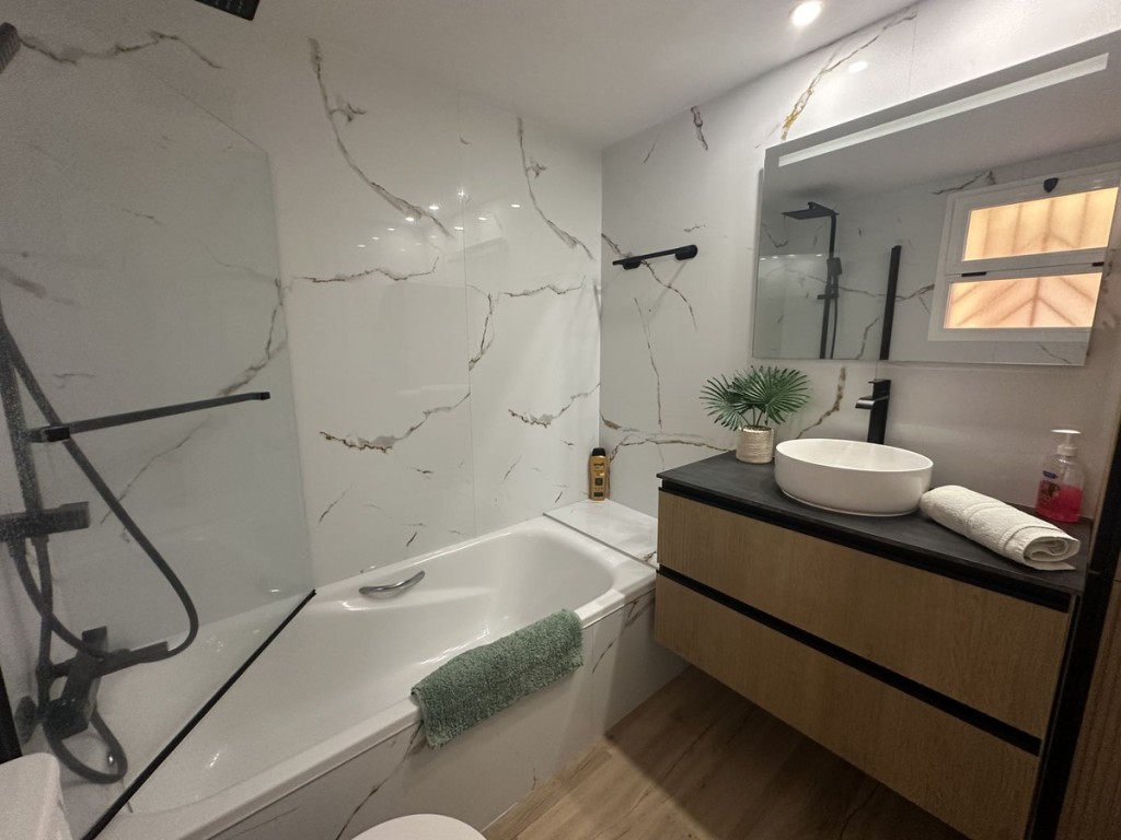 2 Bed, 1 Bath, ApartmentFor Sale, Calahonda, Malaga 2 Bed, 1 Bath, ApartmentFor Sale, Calahonda, Malaga