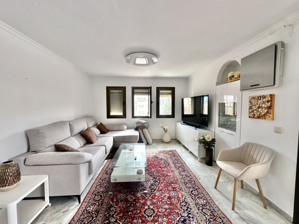 3 Bed, 2 Bath, ApartmentFor Sale, Fuengirola, Malaga