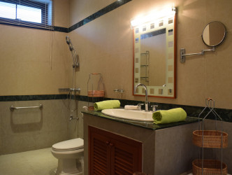 4 Bed, 3 Bath, HouseFor Sale, Phuket, NaiHarn, South 4 Bed, 3 Bath, HouseFor Sale, Phuket, NaiHarn, South