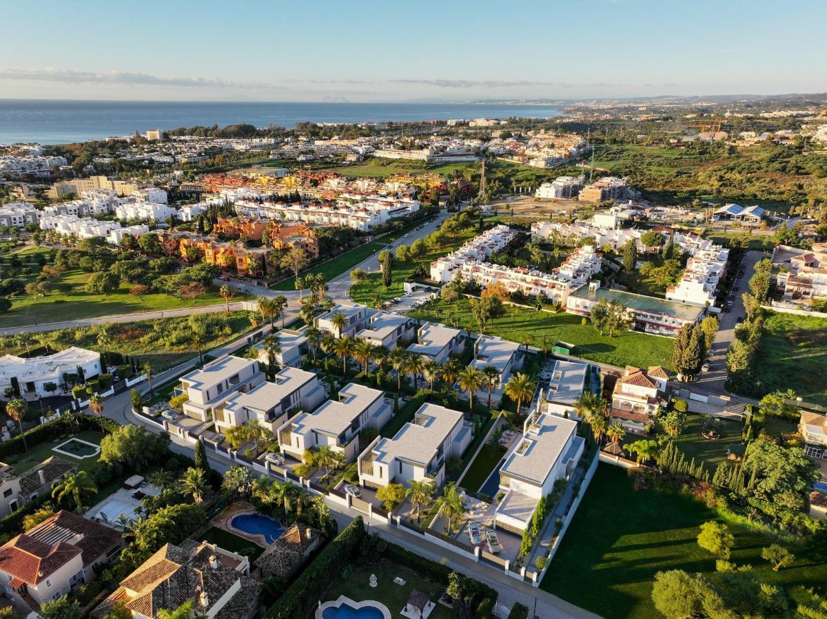 5 Bed, 5 Bath, HouseFor Sale, Estepona, Costa del Sol