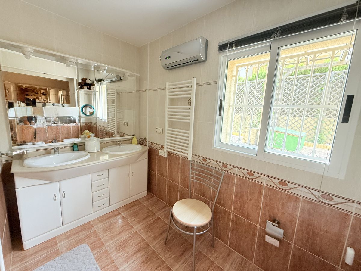 4 Bed, 2 Bath, HouseFor Sale, Benimar, Alicante