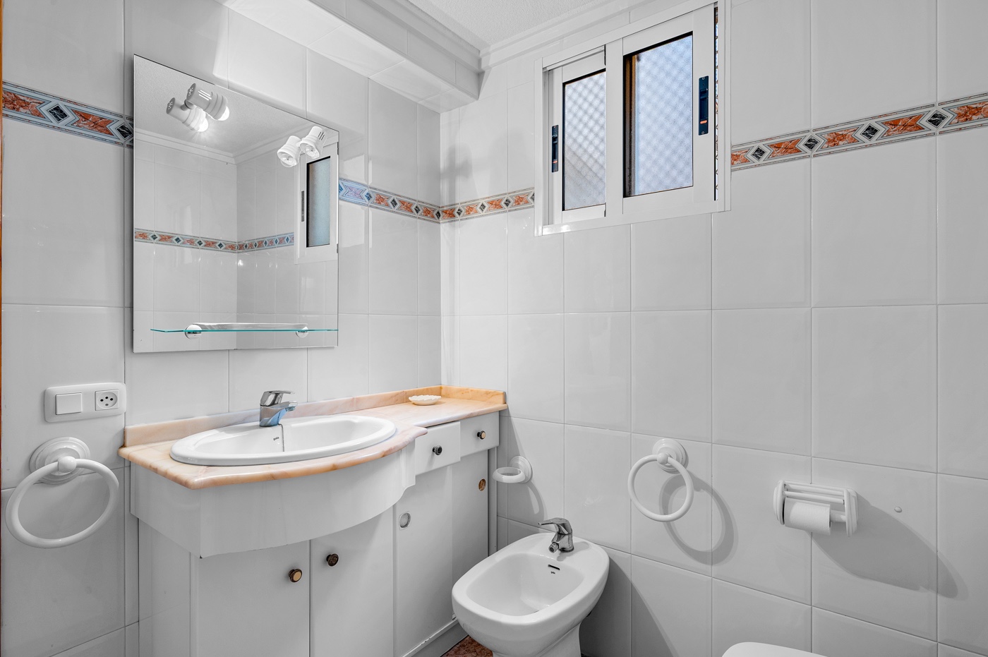 3 Bed, 2 Bath, ApartmentFor Sale, Torrevieja, Alicante