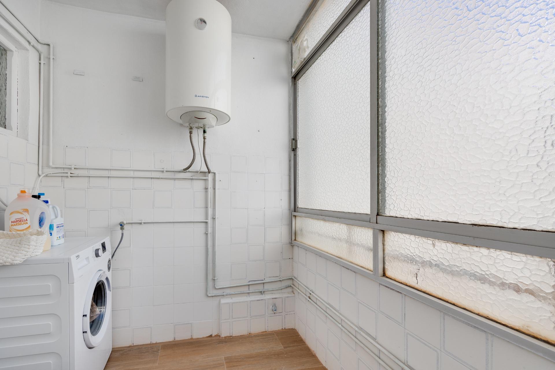 2 Bed, 1 Bath, ApartmentFor Sale, Torrevieja, Alicante