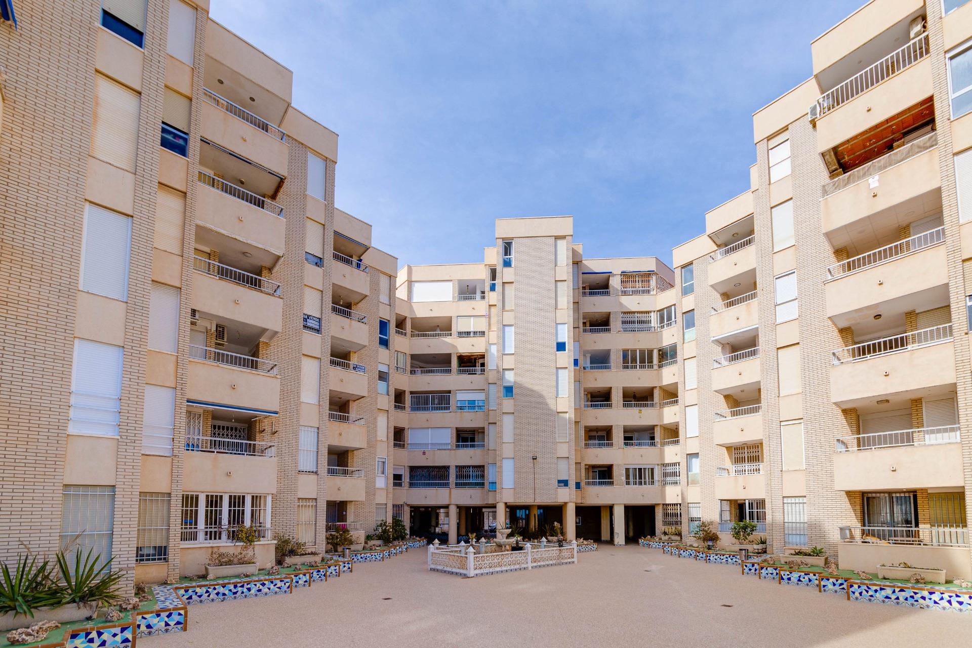 2 Bed, 1 Bath, ApartmentFor Sale, Torrevieja, Alicante