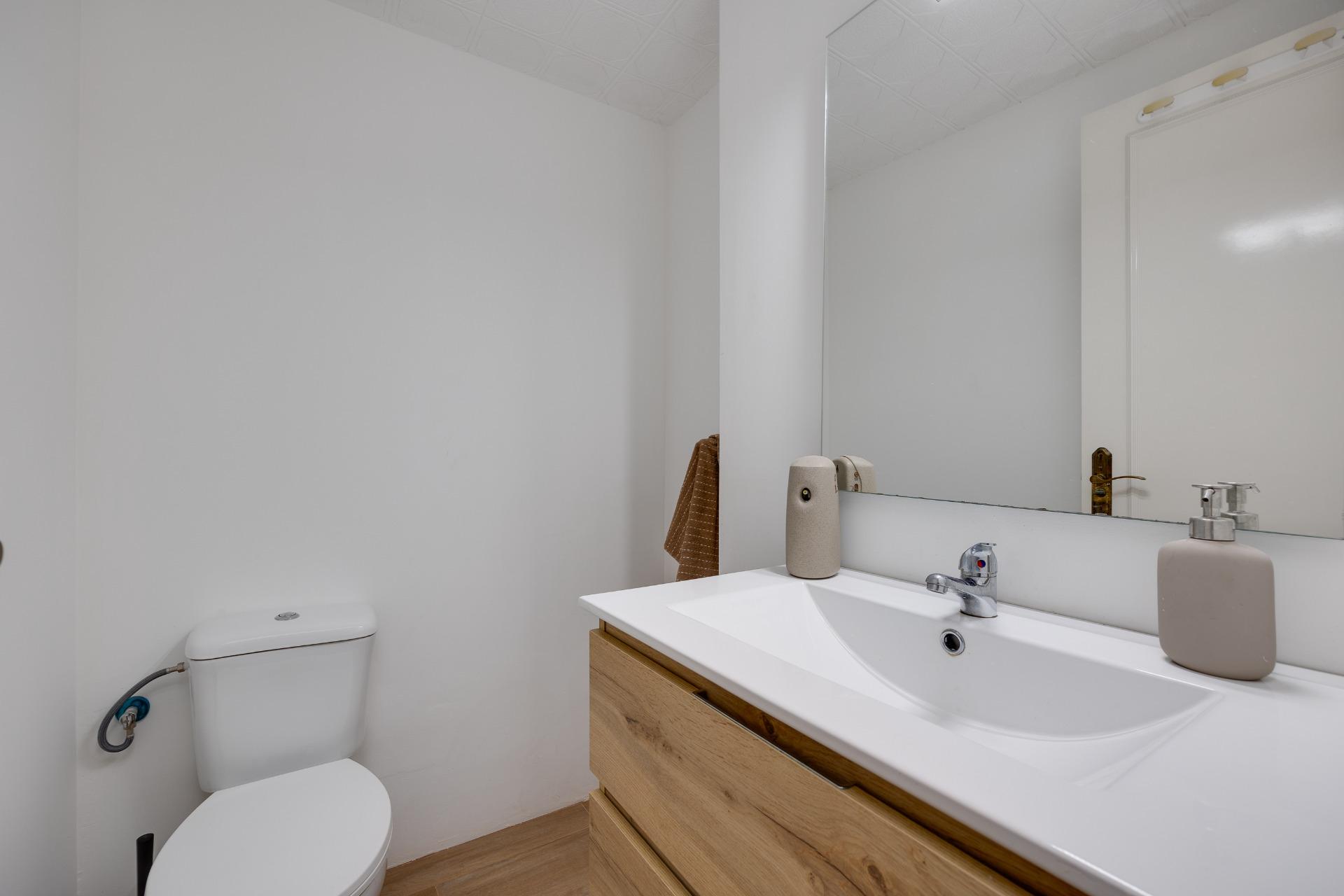 2 Bed, 1 Bath, ApartmentFor Sale, Torrevieja, Alicante