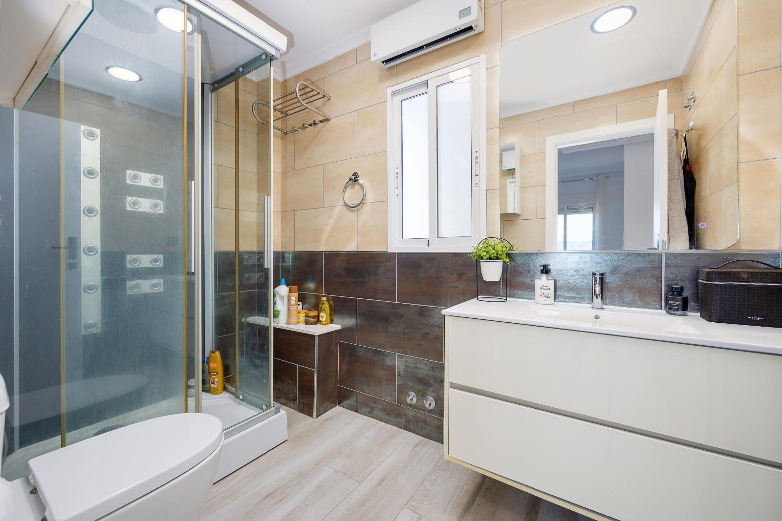 3 Bed, 2 Bath, ApartmentFor Sale, Almoradi, Alicante