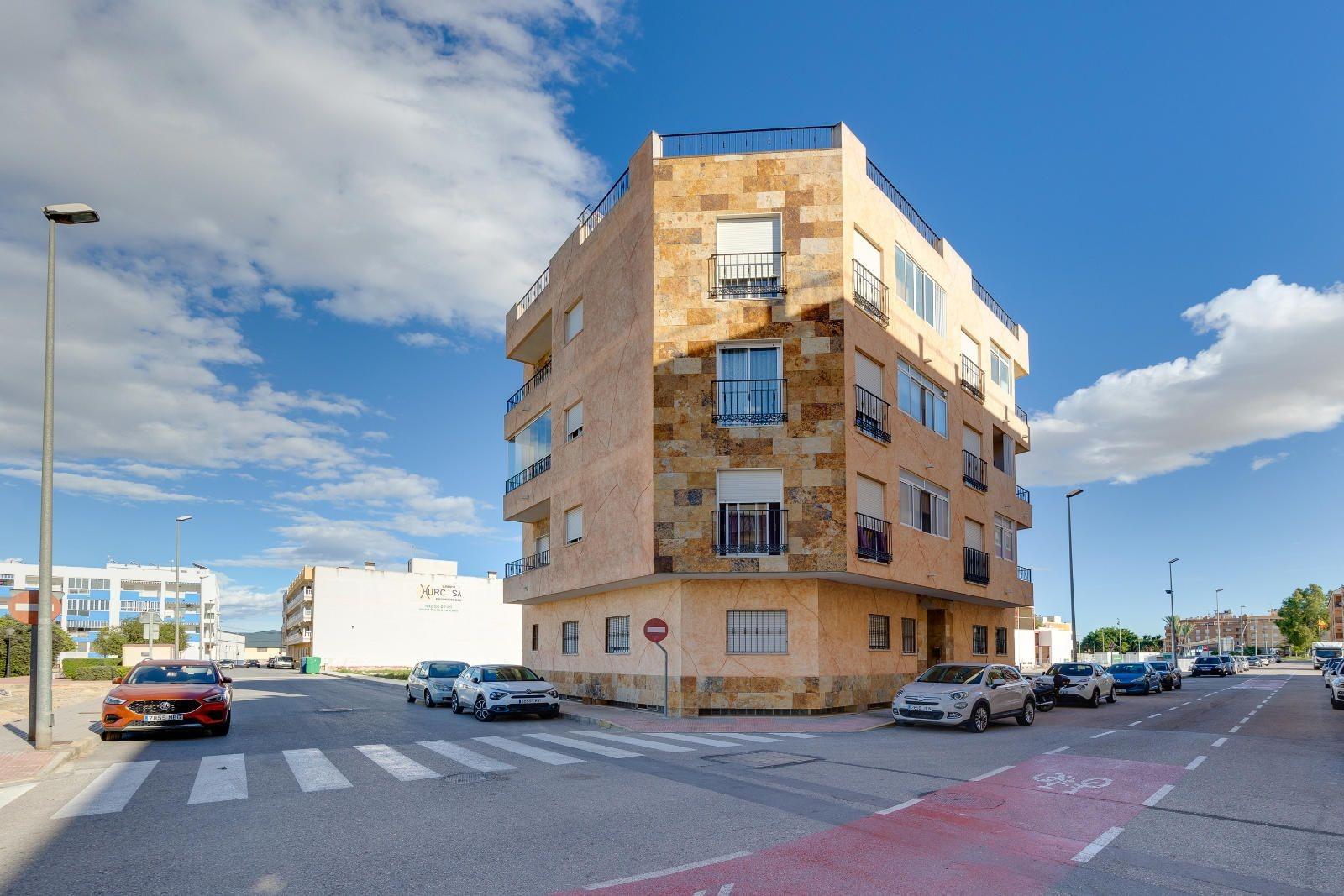 3 Bed, 2 Bath, ApartmentFor Sale, Almoradi, Alicante