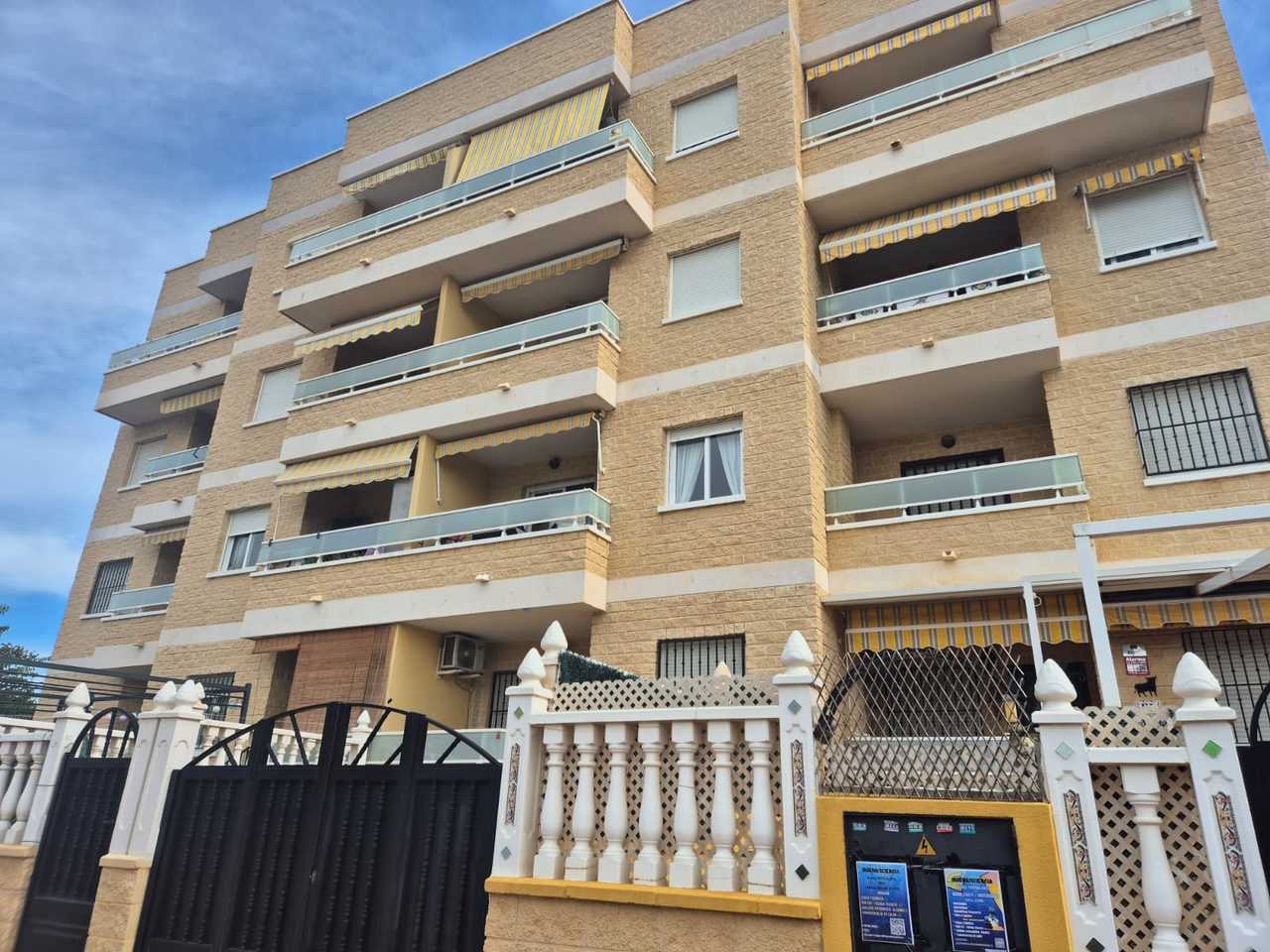 2 Bed, 1 Bath, ApartmentFor Sale, Torrevieja, Alicante