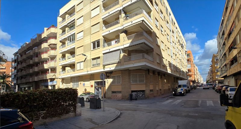 2 Bed, 1 Bath, ApartmentFor Sale, Torrevieja, Alicante