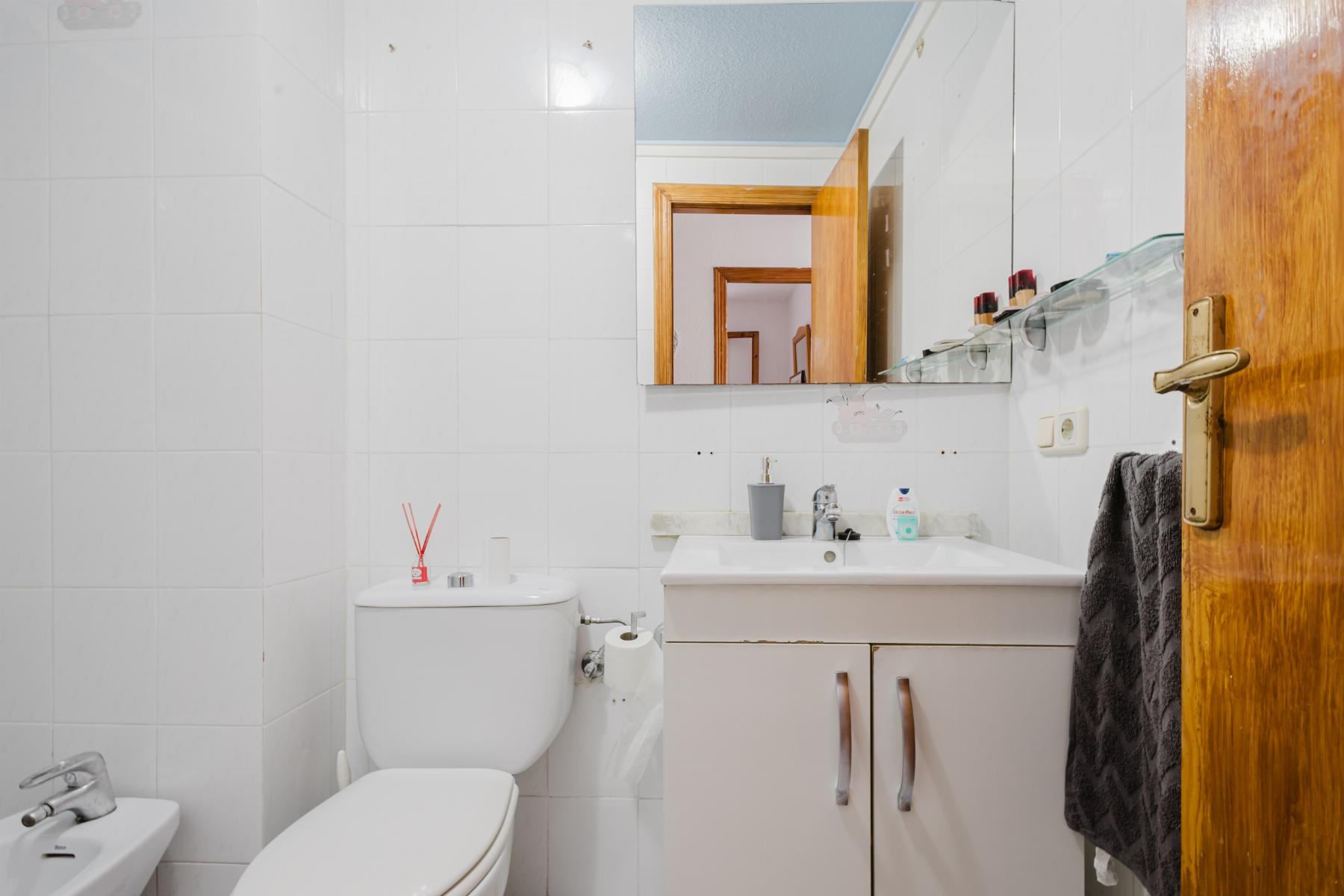 2 Bed, 1 Bath, ApartmentFor Sale, Torrevieja, Alicante