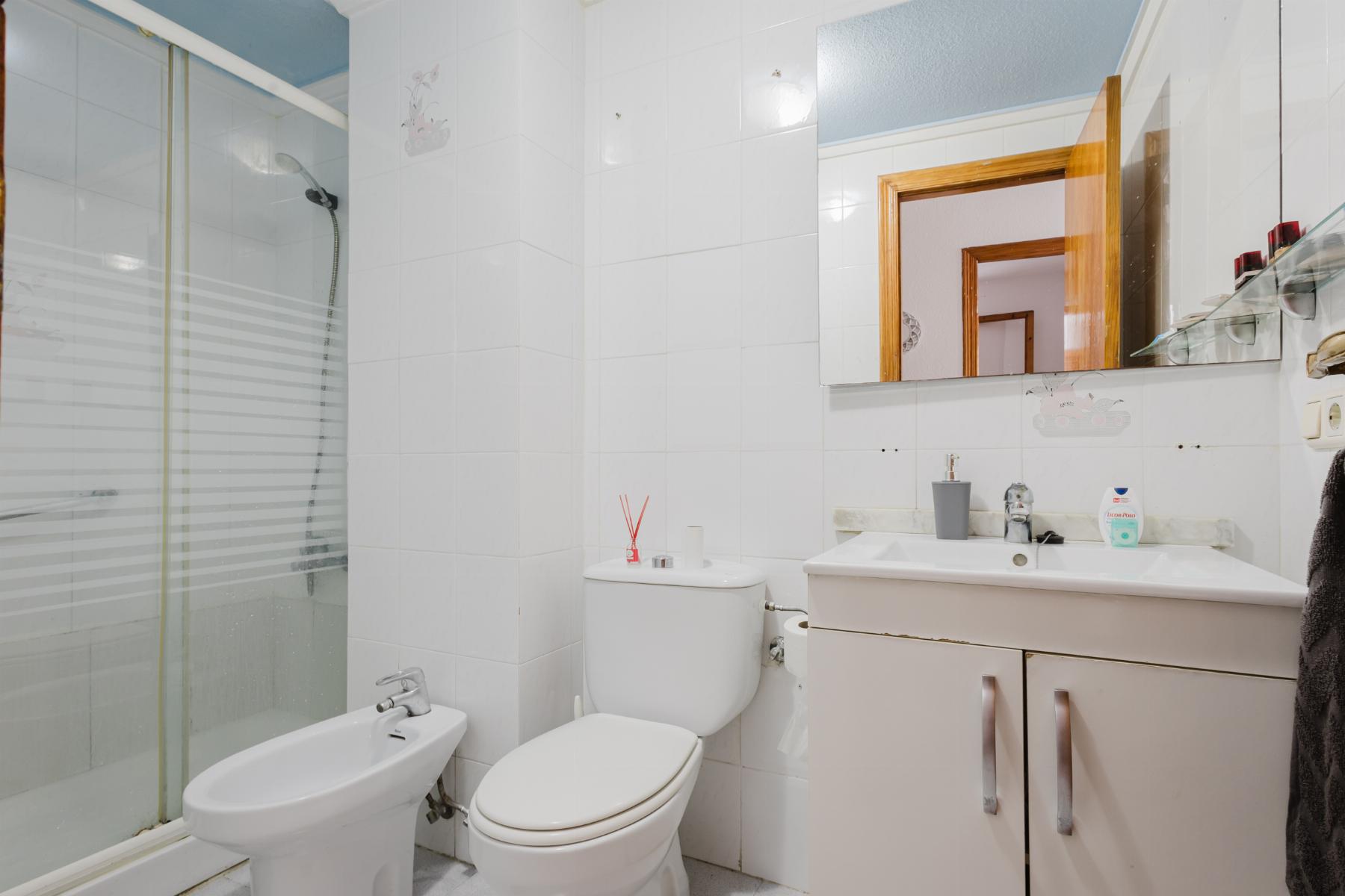 2 Bed, 1 Bath, ApartmentFor Sale, Torrevieja, Alicante