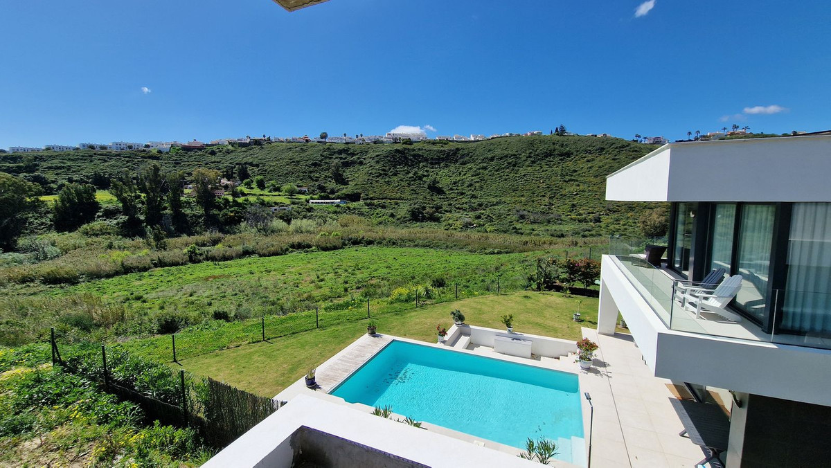 4 Bed, 3 Bath, HouseFor Sale, La Duquesa, Malaga