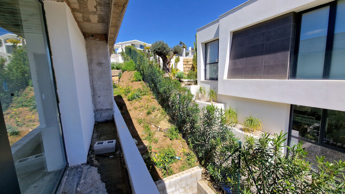 4 Bed, 3 Bath, HouseFor Sale, La Duquesa, Malaga