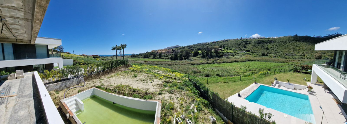 4 Bed, 3 Bath, HouseFor Sale, La Duquesa, Malaga