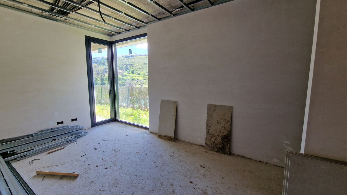 4 Bed, 3 Bath, HouseFor Sale, La Duquesa, Malaga