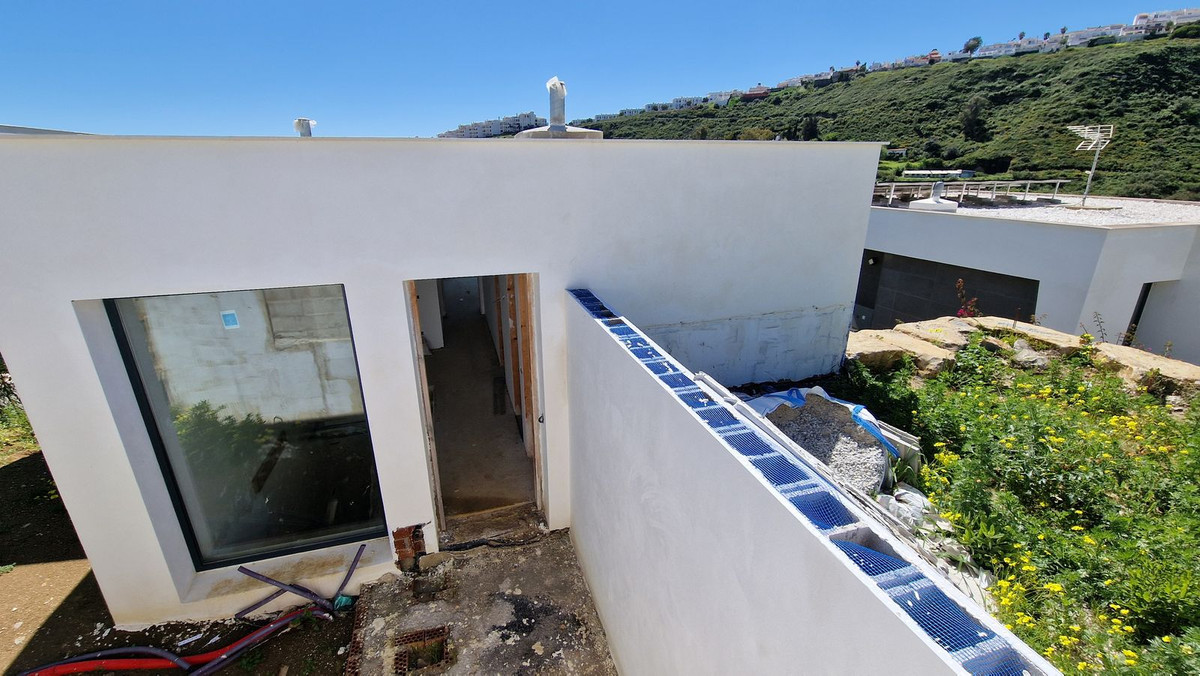 4 Bed, 3 Bath, HouseFor Sale, La Duquesa, Malaga