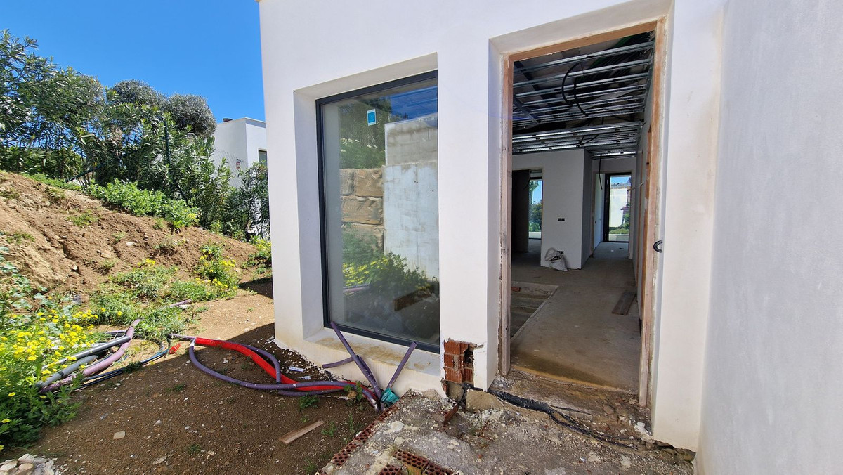 4 Bed, 3 Bath, HouseFor Sale, La Duquesa, Malaga