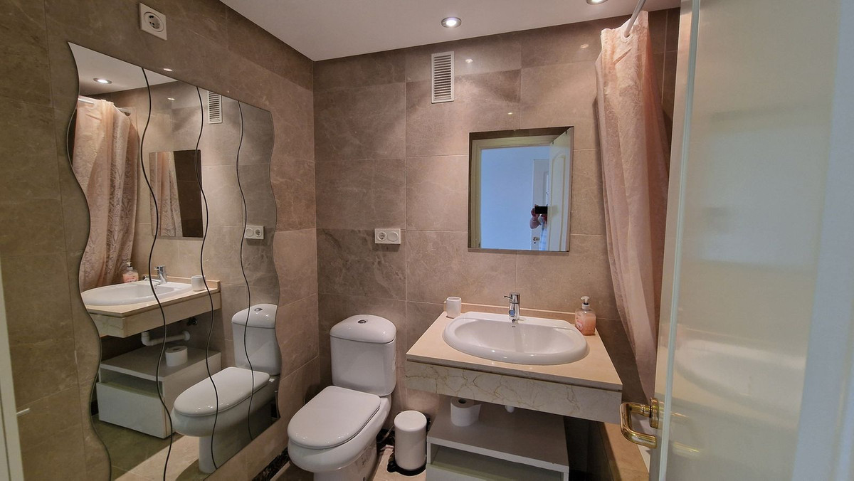 2 Bed, 2 Bath, ApartmentFor Sale, La Duquesa, Malaga