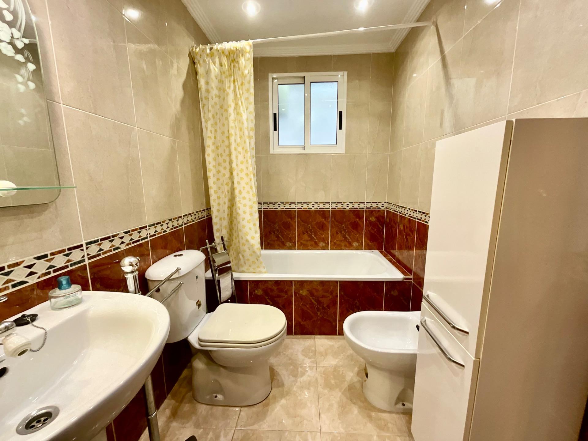 2 Bed, 1 Bath, ApartmentFor Sale, Torrevieja, Alicante