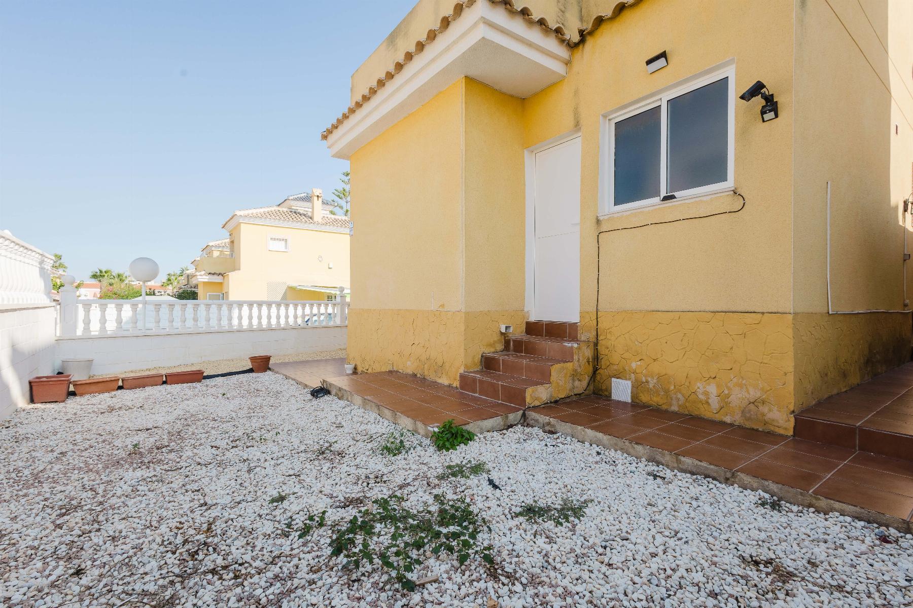 3 Bed, 2 Bath, HouseFor Sale, Algorfa, Alicante