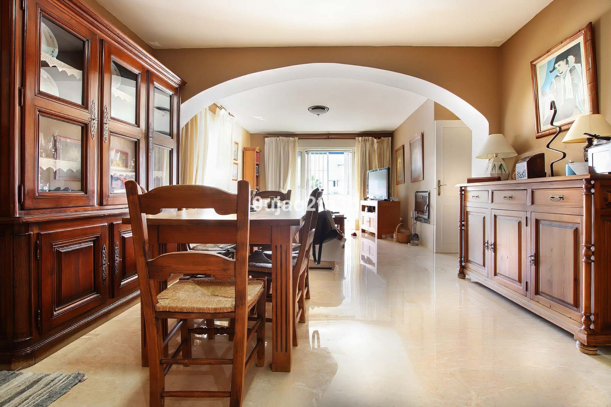 3 Bed, 3 Bath, ApartmentFor Sale, Nueva Andalucia, Malaga