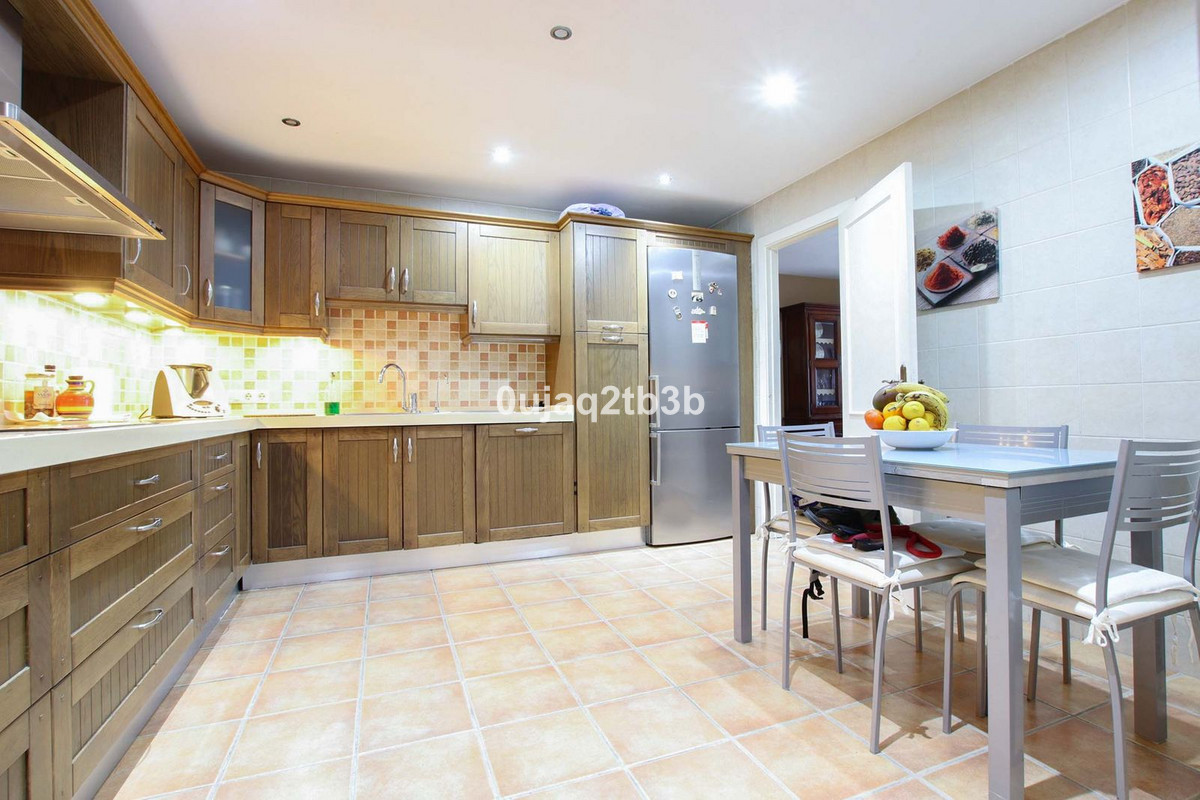 3 Bed, 3 Bath, ApartmentFor Sale, Nueva Andalucia, Malaga