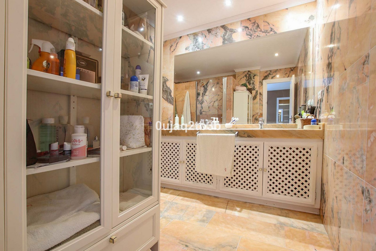 3 Bed, 3 Bath, ApartmentFor Sale, Nueva Andalucia, Malaga