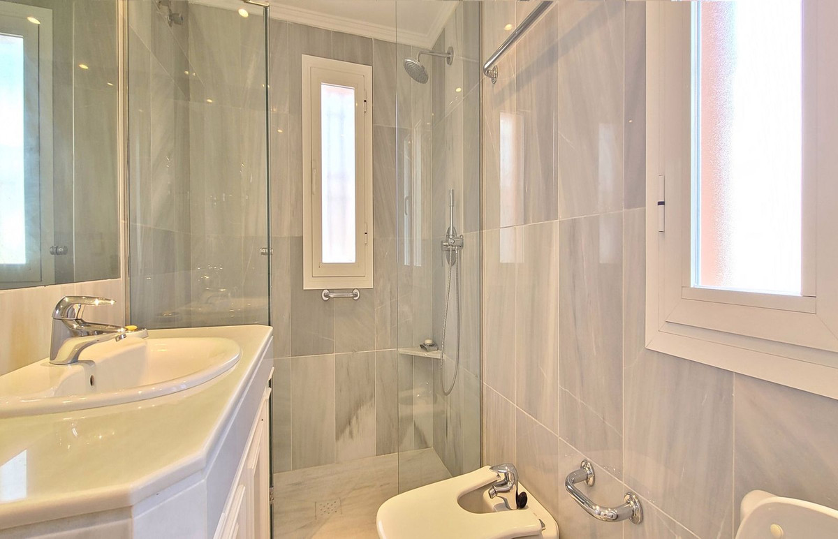 5 Bed, 4 Bath, HouseFor Sale, The Golden Mile, Malaga