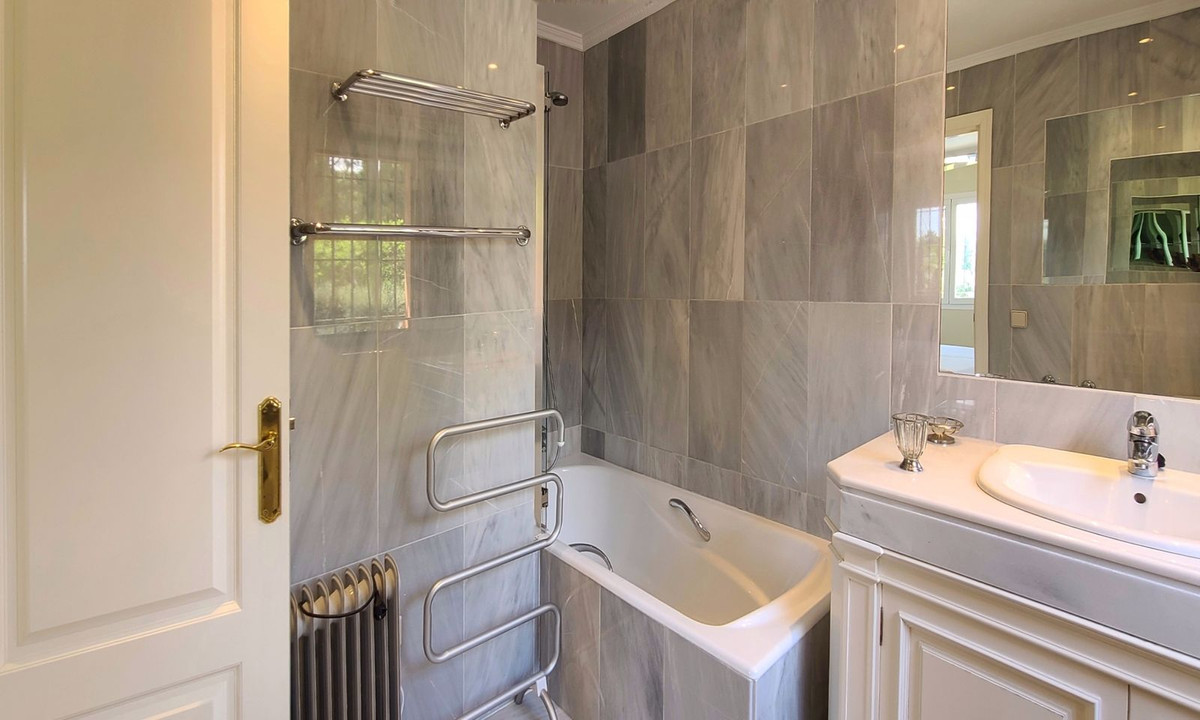 5 Bed, 4 Bath, HouseFor Sale, The Golden Mile, Malaga