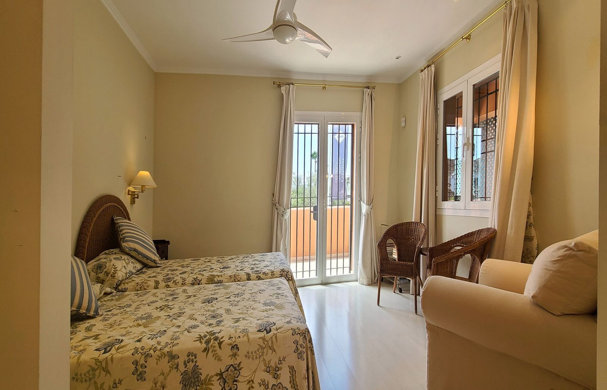 5 Bed, 4 Bath, HouseFor Sale, The Golden Mile, Malaga