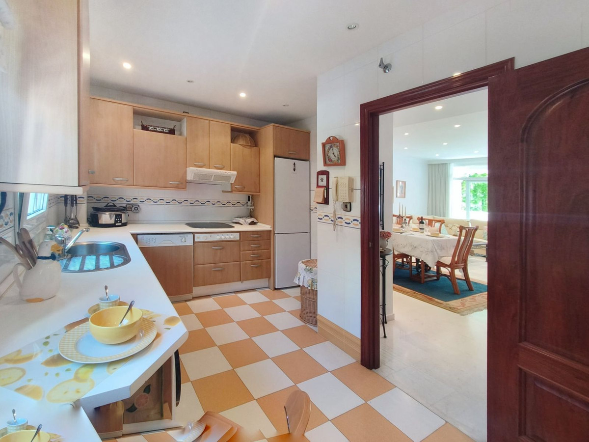 4 Bed, 2 Bath, ApartmentFor Sale, The Golden Mile, Malaga