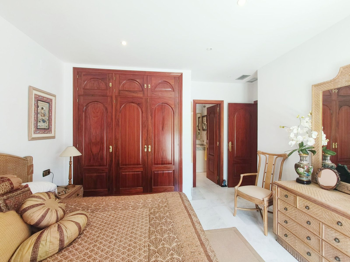 4 Bed, 2 Bath, ApartmentFor Sale, The Golden Mile, Malaga