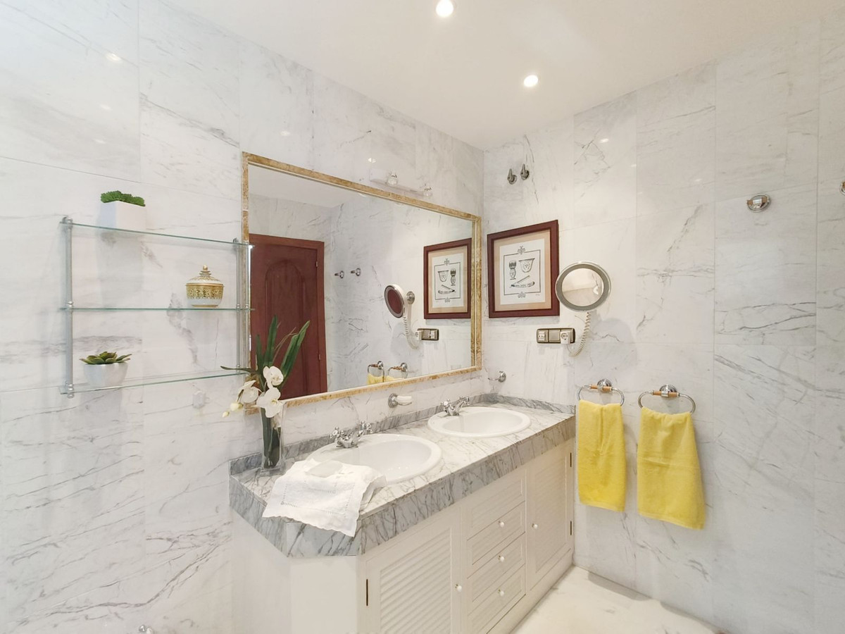 4 Bed, 2 Bath, ApartmentFor Sale, The Golden Mile, Malaga