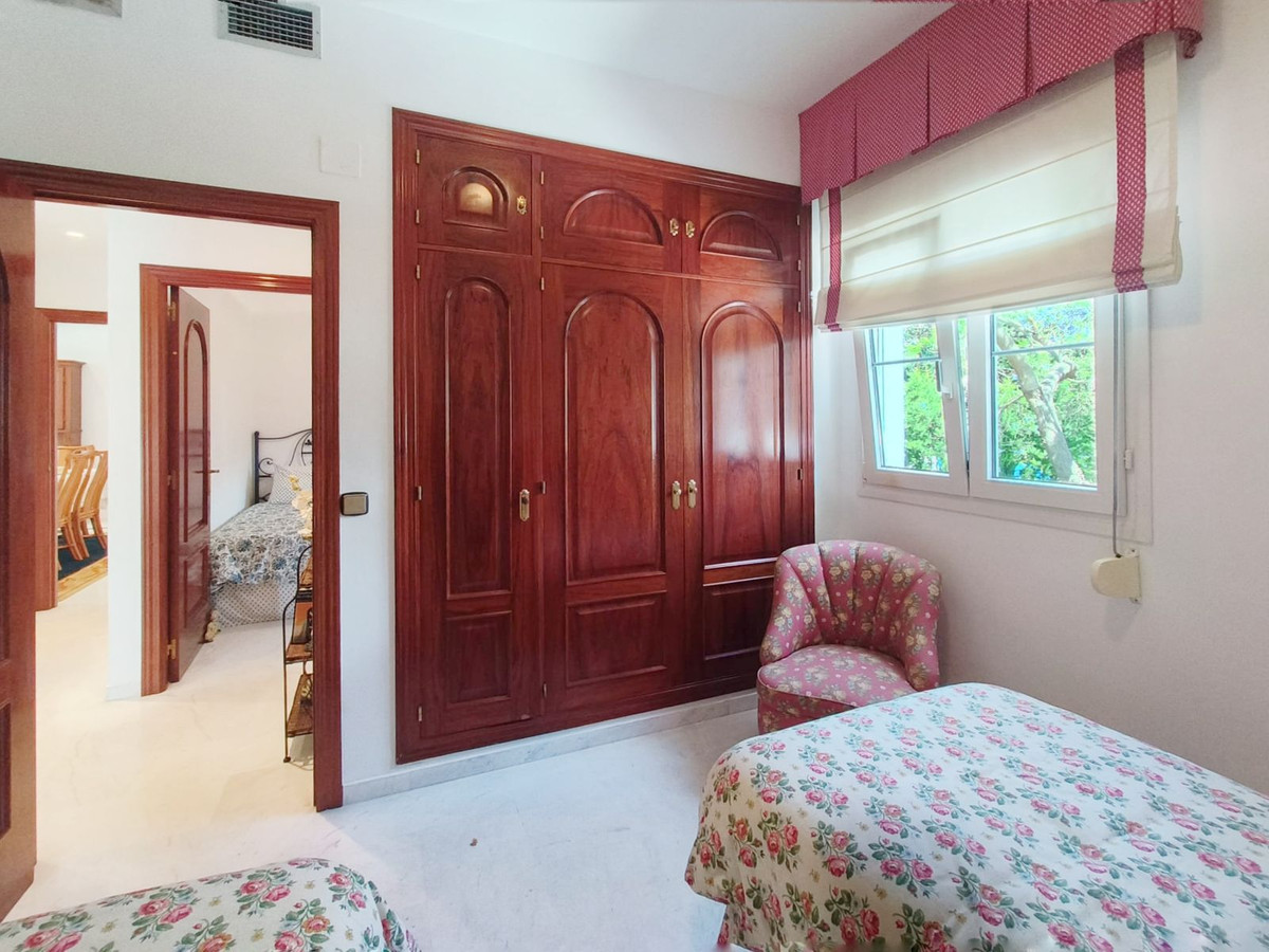 4 Bed, 2 Bath, ApartmentFor Sale, The Golden Mile, Malaga