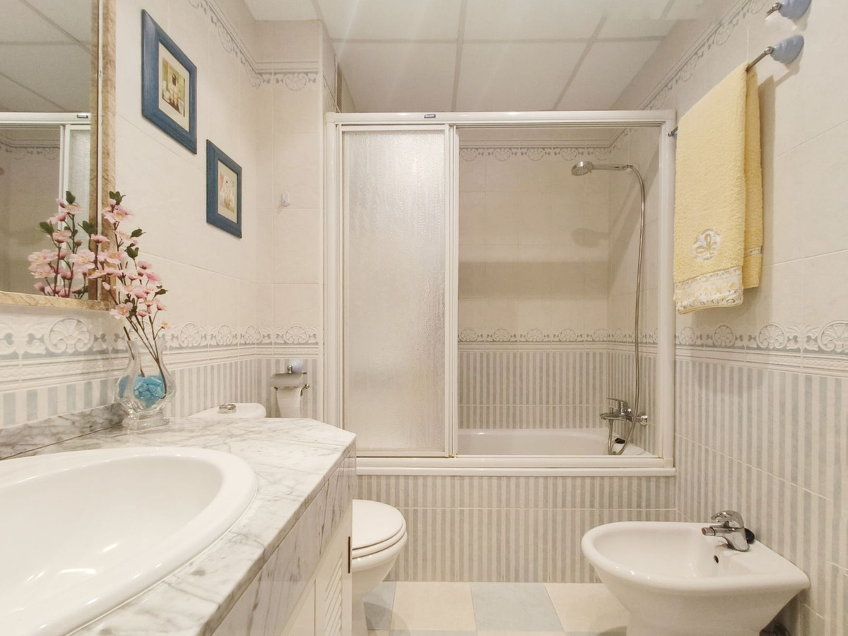 4 Bed, 2 Bath, ApartmentFor Sale, The Golden Mile, Malaga